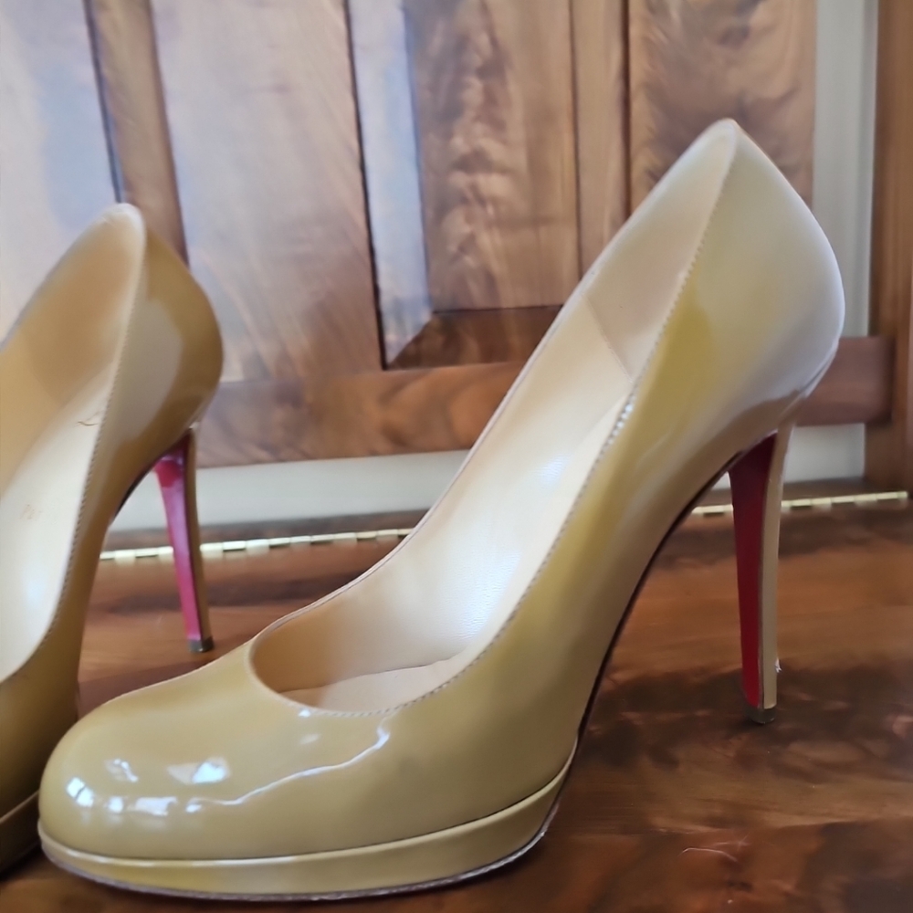 Christian Louboutin Women's Beige Patent Leather Pumps - Picture 2 of 8